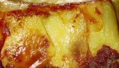 Cartofi gratinați cu carne tocată